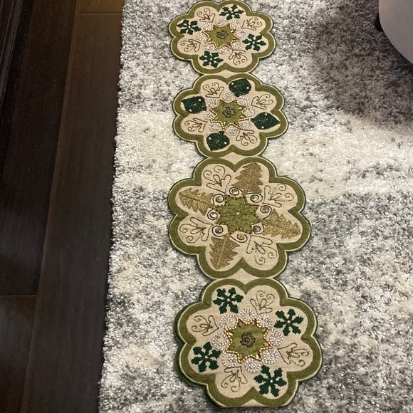 Pier 1 Kitchen Pier Holidaywinter Detailed Beaded Table Runner